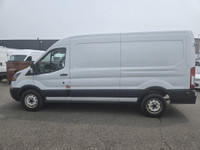 NEW ARRIVAL - TWO TO CHOOSE - OFF FULL MAINTENANCE LEASE - CLEAN CARFAX - ALL SERVICE RECORDS - 2018... (image 7)