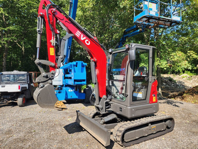 Stock Now – 4 Ton Mini Excavator - Kubota Diesel in Heavy Equipment in Hamilton - Image 2