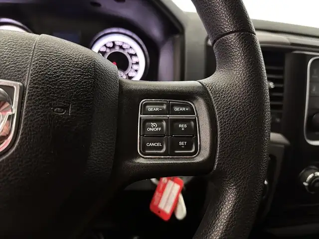 2019 Ram 1500 Classic Quad Cab 4x4 v6 3,6L Boite fermee Camera 6 in Cars & Trucks in Laval / North Shore - Image 22