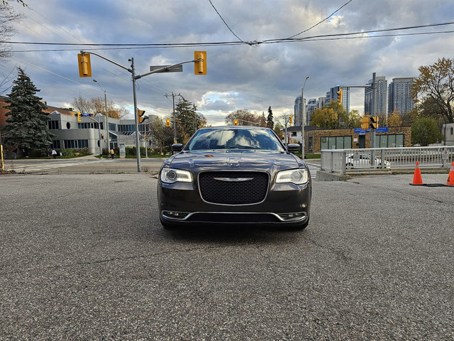 2017 Chrysler 300 FULLY CERTIFIED! CHEAPEST ONE IN CANADA! in Cars & Trucks in City of Toronto - Image 4