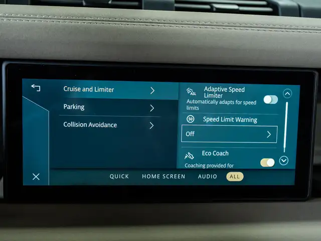 2023 Land Rover Defender 110 SE/PANO/360 CAM/MERIDIAN/CARPLAY/CL in Cars & Trucks in Mississauga / Peel Region - Image 34