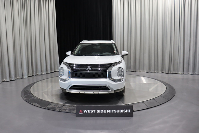 2025 Mitsubishi Outlander PHEV LE in Cars & Trucks in Edmonton - Image 2