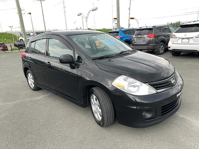 Nissan Versa Hayon 5 portes 4 cyl. SL MANUELLE 2012 à vendre in Cars & Trucks in Granby - Image 4