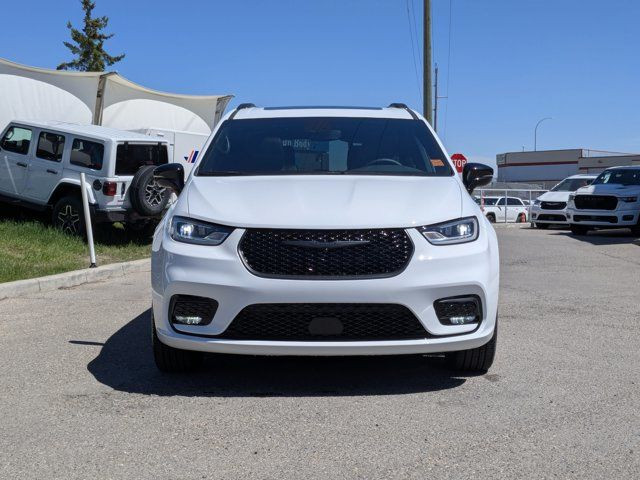 2024 Chrysler Pacifica Touring-L-AWD -S Appearance-Pano in Cars & Trucks in Calgary - Image 2