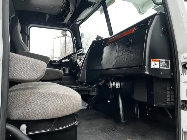 2011 Western Star 4900 Twin Steer DD15 Altec AH85A Bucket Truck in Heavy Trucks in Delta/Surrey/Langley - Image 43