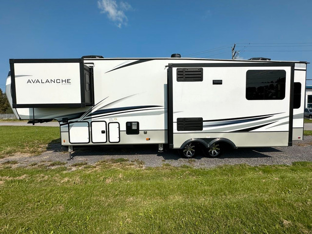  2023 Keystone RV Avalanche 302RS Fifth wheels 2023 Keystone Ava in Travel Trailers & Campers in Lanaudière - Image 4