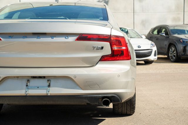 2018 Volvo S90 Momentum in Cars & Trucks in Edmonton - Image 4