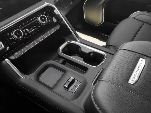 2025 GMC Sierra 3500HD Denali dans Autos et camions dans Comté de Strathcona - Image 29