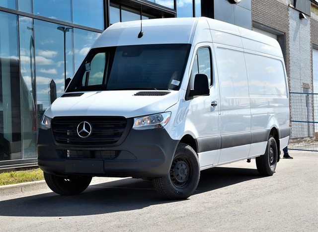 2024 Mercedes-Benz Sprinter 2500 170 Wheelbase High Roof RWD in Cars & Trucks in Laval / North Shore