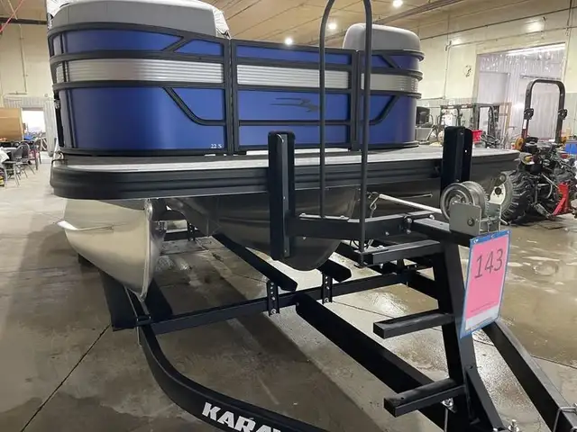 2024 Bennington 22SL 'Cruise' Tri-Toon - HUGE SALE ON NOW! in Powerboats & Motorboats in Saskatoon - Image 3