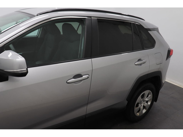 2020 Toyota RAV4 LE AWD, CARPLAY, SIEGES CHAUFFANTS, BLIND SPOT in Cars & Trucks in Longueuil / South Shore - Image 4