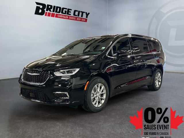 2025 Chrysler Pacifica Select - Apple CarPlay in Cars & Trucks in Lethbridge