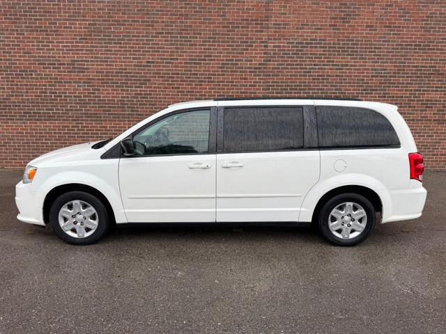 2012 Dodge Grand Caravan SXT |STOW N GO|MULTI-FUNCTION STEERING  in Cars & Trucks in Oshawa / Durham Region - Image 3