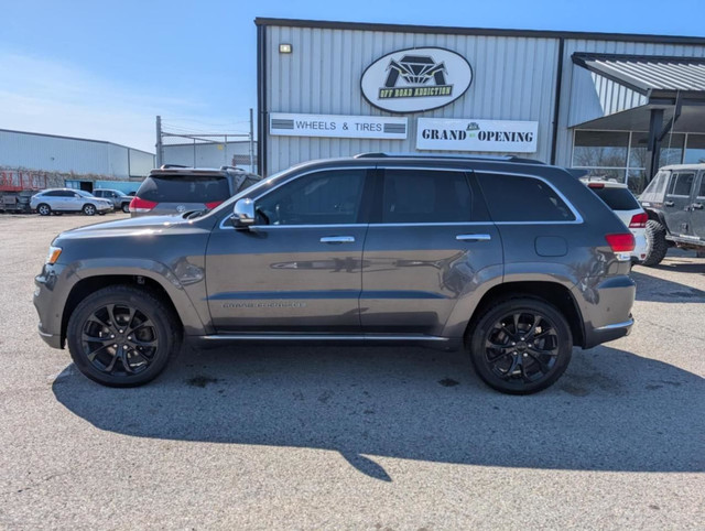 2019 Jeep Grand Cherokee Summit 4x4 in Cars & Trucks in London - Image 2