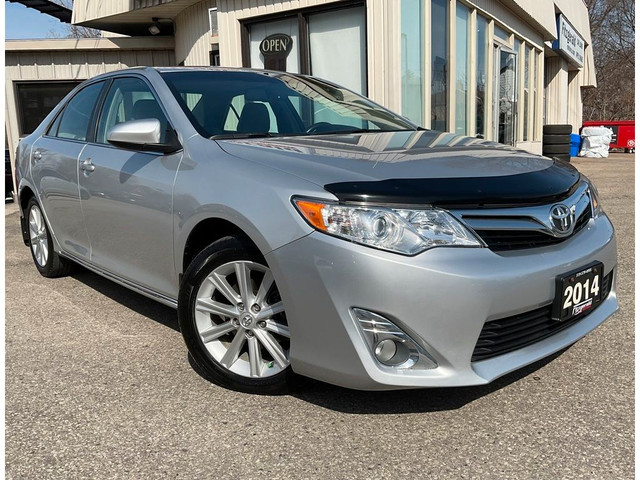  2014 Toyota Camry XLE - LEATHER! NAV! BACK-UP CAM! BSM! SUNROOF in Cars & Trucks in Kitchener / Waterloo