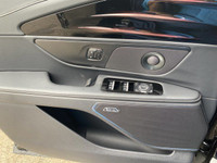 The 2025 Nautilus is a new take on the midsize favourite Lincoln. The front end and signature grill... (image 4)