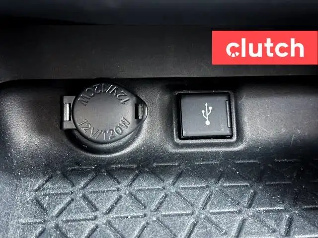2020 Toyota RAV4 XLE w/ Apple CarPlay, Heated Front Seats, Rearv in Cars & Trucks in City of Toronto - Image 35