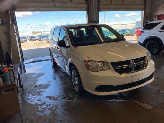  2016 Dodge Grand Caravan SE in Cars & Trucks in Barrie - Image 3