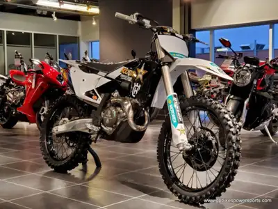 2023 Husqvarna FC 450 Rockstar Edition Designed to perform at the very highest level, the FC 450 Roc...