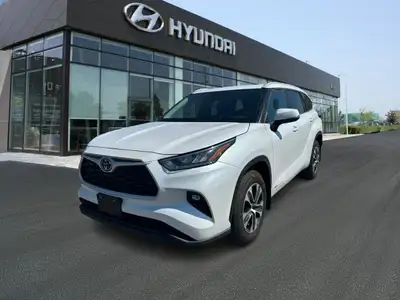 The 2025 Toyota Highlander Hybrid XLE offers a harmonious blend of efficiency, comfort, and advanced...
