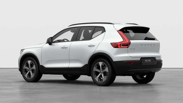 2026 Volvo XC40 in Cars & Trucks in City of Montréal - Image 2