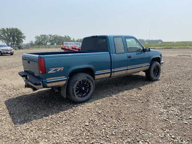 1998 Chevrolet Silverado in Cars & Trucks in Edmonton - Image 3