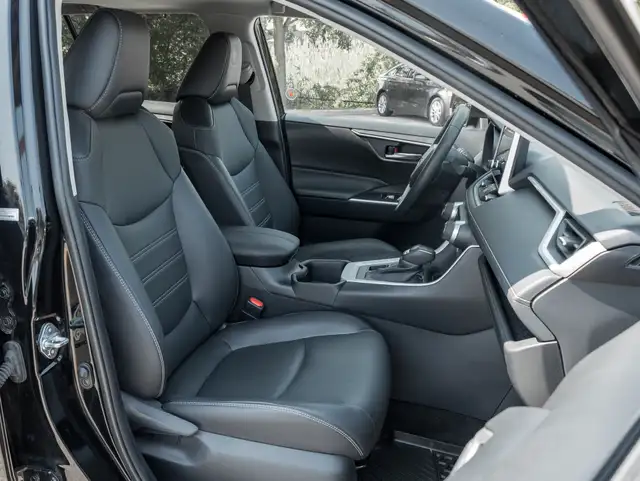 2024 Toyota RAV4 XLE XLE Premium, Dealer Maintained, Clean Ca... in Cars & Trucks in Markham / York Region - Image 22