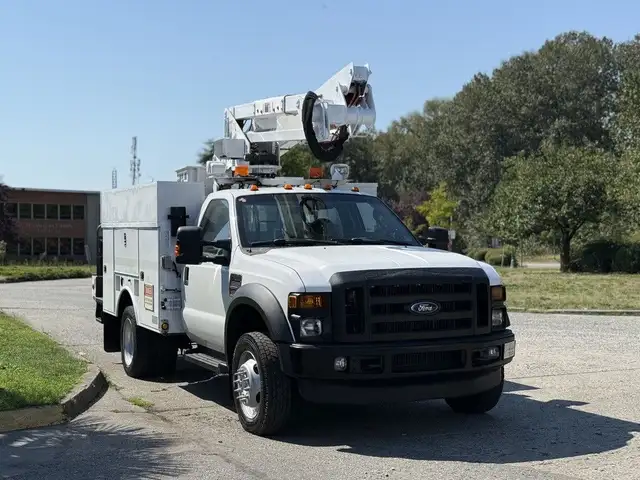 2008 Ford F-550 Super Duty 4X4 Altec Bucket Truck in Heavy Trucks in Delta/Surrey/Langley - Image 3