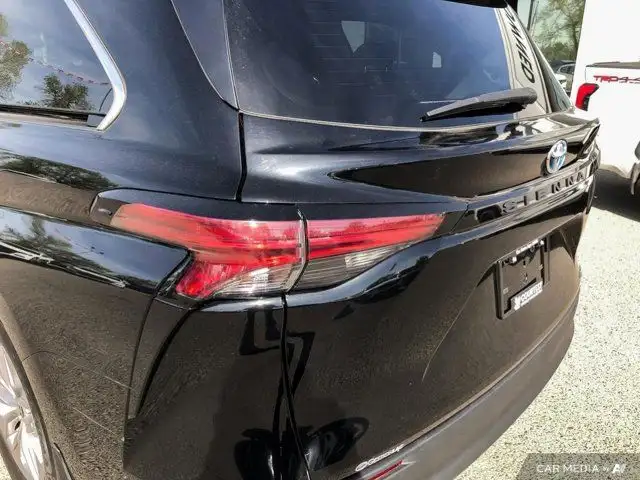 2021 Toyota Sienna LE | Third Row Seating | Apple/Android in Cars & Trucks in Calgary - Image 15