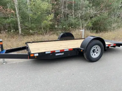 Canada Trailers Tilt and Load 614-7K include: 15" Radial Tire, Slipper Suspension, Ramp. Spare Tire...