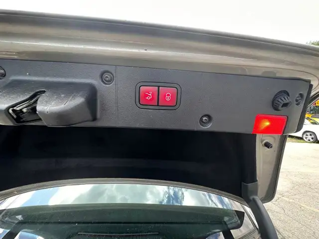 2008 Mercedes-Benz S-Class 4dr Sdn 5.5L V8 4MATIC in Cars & Trucks in Oakville / Halton Region - Image 30