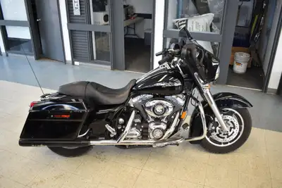 LOW KMS 2008 HATRLEY DAVIDSON STREET GLIDE!!! ***ONLY 6092 ORIGINAL KMS !!!*** LIKE NEW REINHART DUA...