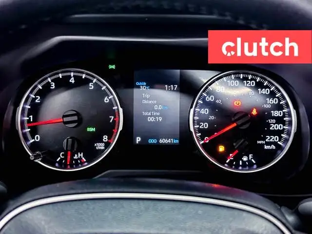 2022 Toyota RAV4 XLE AWD w/ Apple CarPlay, Heated Front Seats, R dans Autos et camions dans Ville de Toronto - Image 27