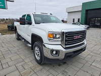 2017 GMC Sierra 2500HD SLE 4WD Crew Cab with 199,000kms on it. Vehicle comes safety certified. Exten... (image 2)