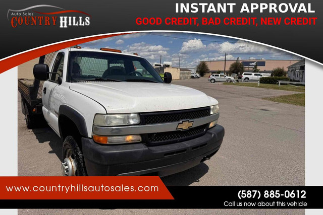 2001 Chevrolet Silverado 3500 LS Flat Deck V8 in Cars & Trucks in Calgary - Image 2