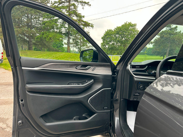 2022 Jeep Grand Cherokee 4xe HYBRID| NO ACCIDENTS| FUEL EFFIC... in Cars & Trucks in Markham / York Region - Image 3