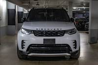 This Land Rover Discovery has a strong Intercooled Turbo Gas/Electric I-6 3.0 L/183 engine powering... (image 2)