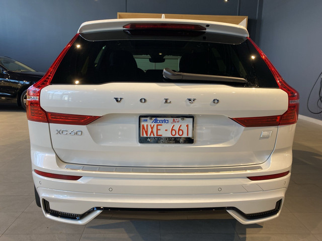 2024 Volvo XC60 Recharge T8 eAWD PHEV Plus Dark Theme in Cars & Trucks in Edmonton - Image 4