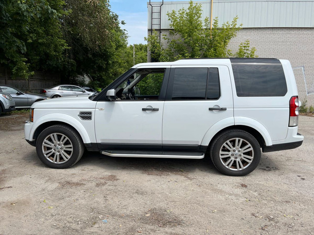2011 Land Rover LR4 4WD 4dr V8 LUX in Cars & Trucks in City of Toronto - Image 2