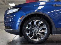 The 2021 Lincoln Nautilus Reserve stands out as a mid-size luxury SUV that prioritizes serene comfor... (image 5)