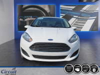 La Ford Fiesta SE 2017 manuelle est une petite voiture agile et économique, parfaite pour la ville.... (image 1)