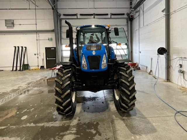 2017 NEW HOLLAND TS6.120 TRACTOR in Farming Equipment in London - Image 3