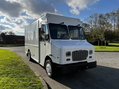2017 Freightliner Step Van with Thermo King Reefer 121,424mi / 195,413kms External Power Supply Alum...