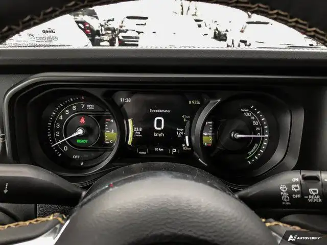2024 Jeep Wrangler 4xe Sahara | Plug-in Hybrid | Sky One Touch dans Autos et camions dans Calgary - Image 18