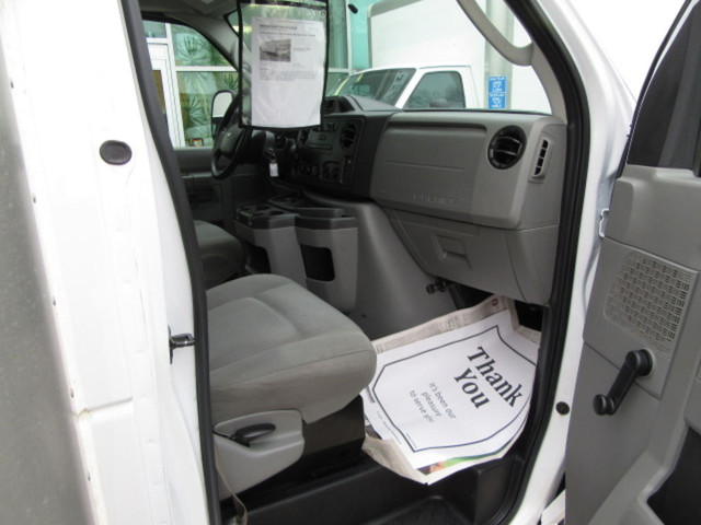  2019 Ford E-450 GAS 16 FT CUBE BOX WITH PWR LIFTGATE in Heavy Trucks in Markham / York Region - Image 3