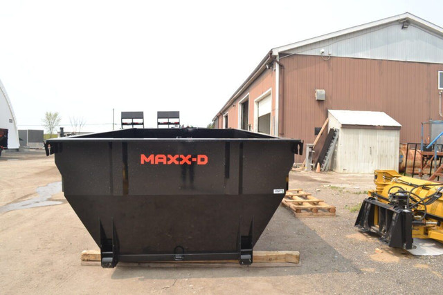 Maxx-D 4' And 6' Roll Off Bins in Cargo & Utility Trailers in Peterborough - Image 3