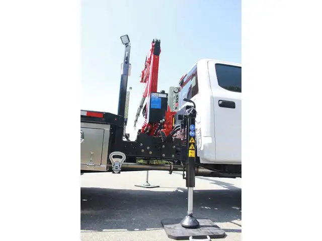 2025 Ford F550 Crew Cab Picker Deck Truck Package in Heavy Trucks in Delta/Surrey/Langley - Image 4
