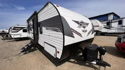 Shasta Oasis SST25RS a front private bedroom and va-10-floorplan beds make this trailer perfect for...