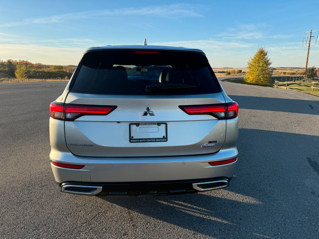 2023 Mitsubishi Outlander SE AWD Hail Damage in Cars & Trucks in Calgary - Image 3