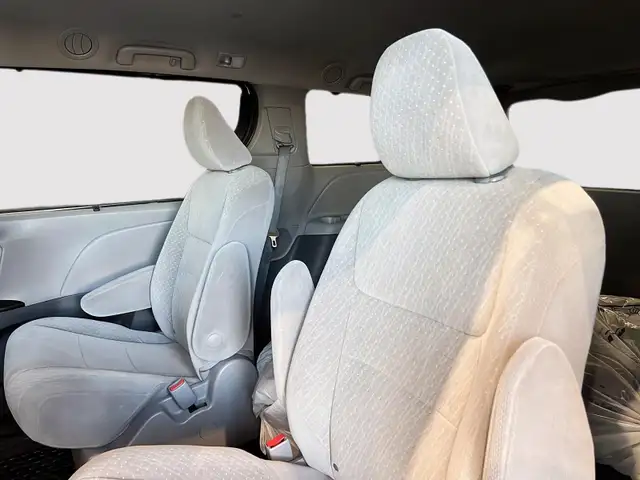 2020 Toyota Sienna LE AWD 7-Passenger V6 Great value! 7 passenge63838164771587124